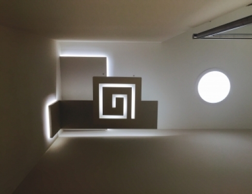 Mennyezeti és fali LED-es dekor elem szögletes spirál betéttel, természetes fehér peremvilágítással