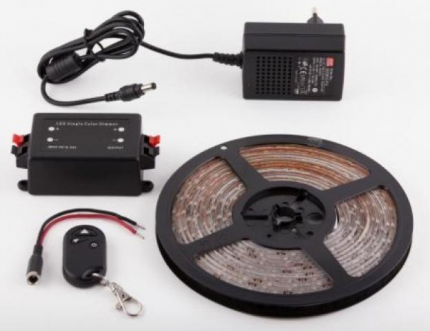 LEDmaster Prémium 3 méter 180 db hideg fehér színű led, 120° sugárzási szög, flexibilis led szalag, ajándék fényerőszabályzó, távirányító és 1,5A-es vízálló tápegység